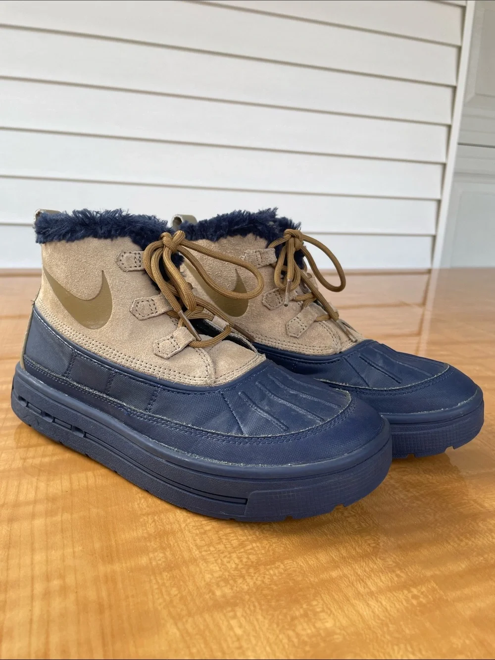Nike Kids ACG Woodside Chukka 2 Winter Boots blue and tan size 4.5Y Unisex